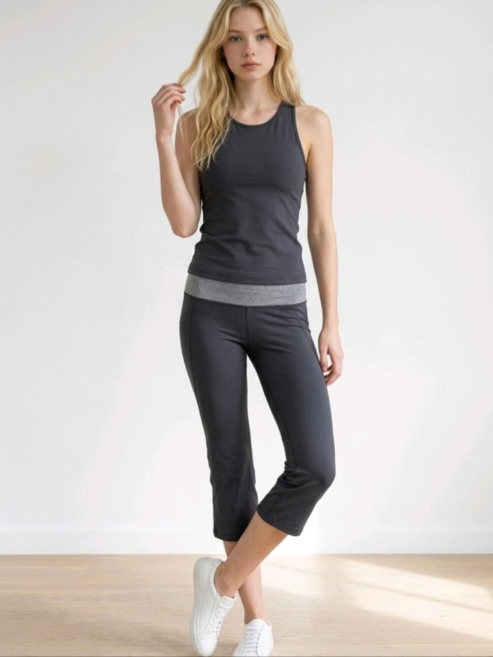 Lululemon Women's SZ 6 Grey Capri Athletic Yoga Leggings Gym Training Split Hem